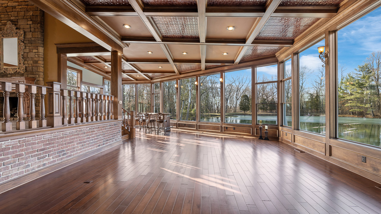 Stately Home & Scenic Lake - Auction